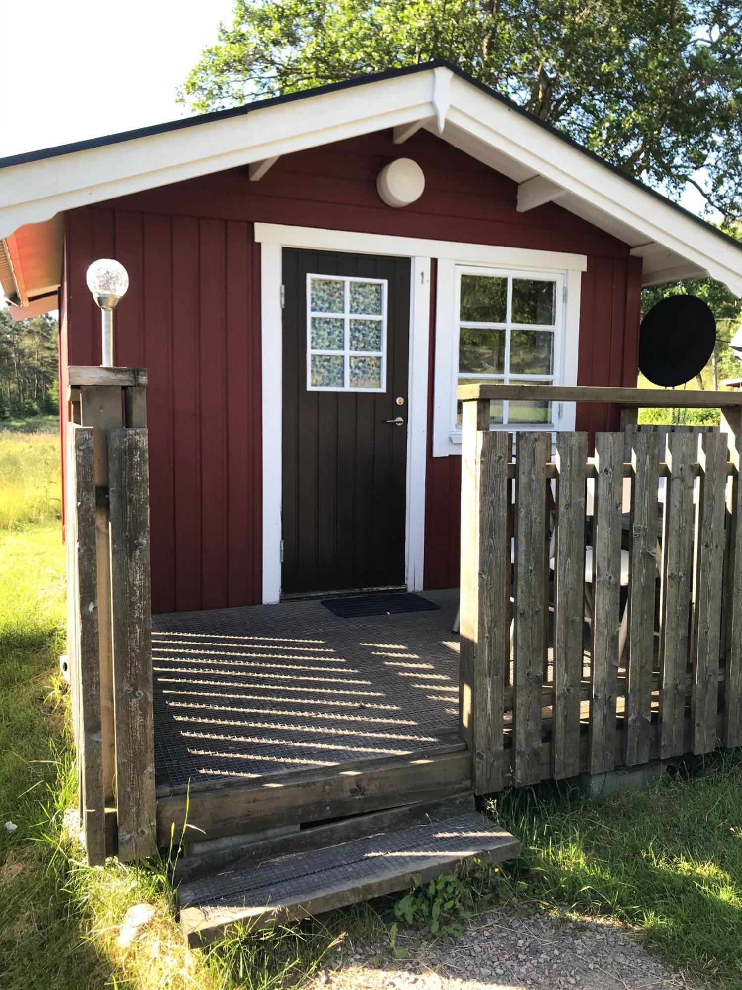 Olofstorp Bjoersjoeas Vildmark - Small Camping Cabin Close To Nature מראה חיצוני תמונה